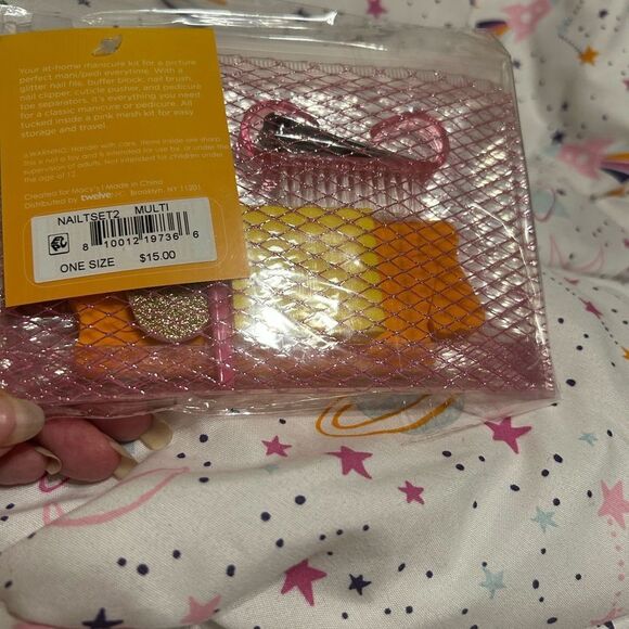 NWT  Nail CareSet - Picture 10 of 11